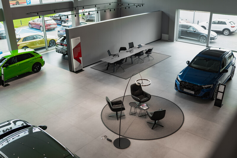 Rozwój sieci dealerskiej Audi w Polsce. Nowe salony i premierowy pokaz modelu Audi Q4 e-tron
